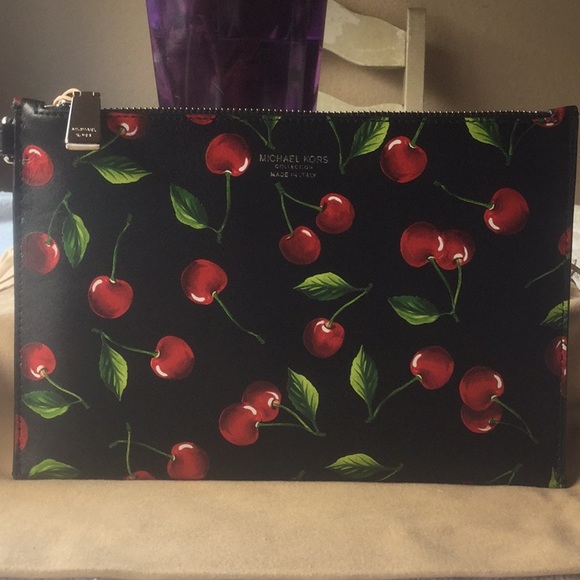 🍒MICHAEL KORS COLLECTION CHERRY LEATHER WRISTLET - Picture 4 of 10